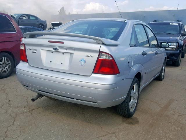 1FAFP34N96W254475 - 2006 FORD FOCUS ZX4 GRAY photo 4