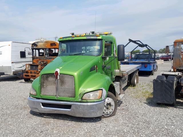 2NKMHM6X88M223647 - 2008 KENWORTH CONSTRUCTI GREEN photo 2