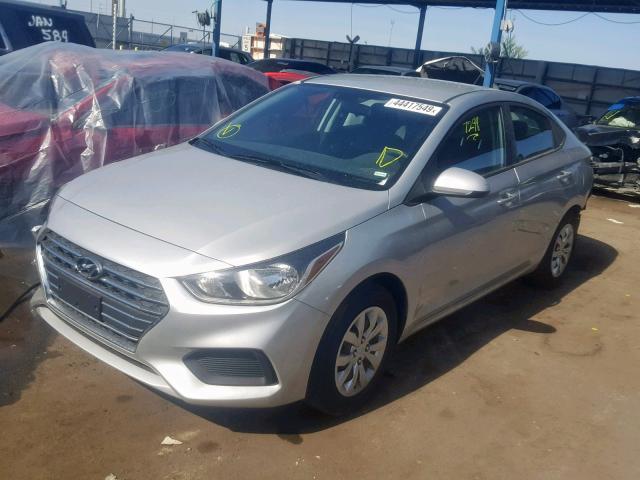 3KPC24A3XKE051748 - 2019 HYUNDAI ACCENT SE SILVER photo 2