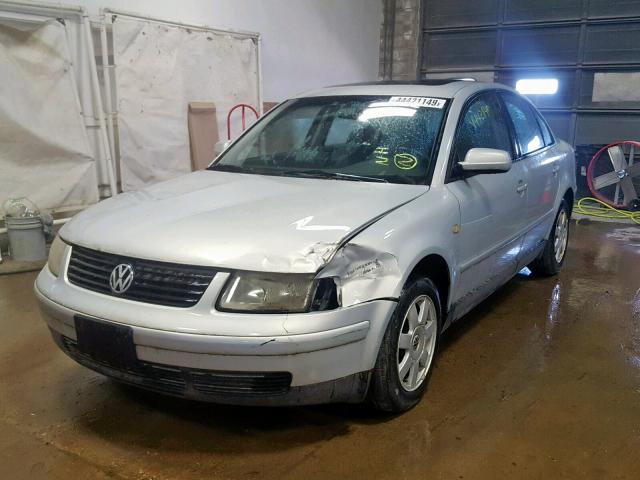 WVWPD63BXXE430649 - 1999 VOLKSWAGEN PASSAT GLX SILVER photo 2