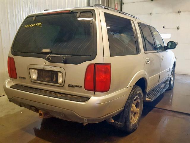 5LMPU28A9YLJ12066 - 2000 LINCOLN NAVIGATOR SILVER photo 4