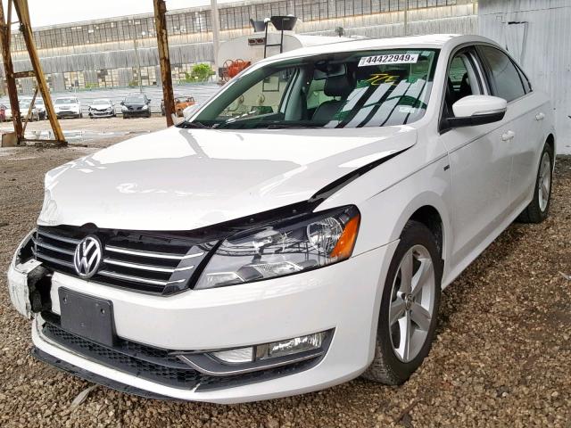 1VWAS7A3XFC107903 - 2015 VOLKSWAGEN PASSAT S WHITE photo 2