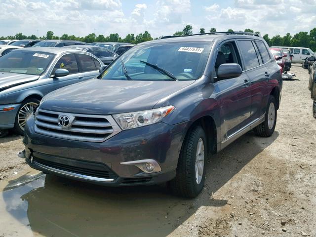 5TDZK3EH1DS138179 - 2013 TOYOTA HIGHLANDER CHARCOAL photo 2