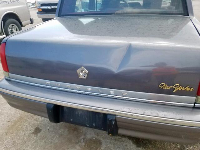 1C3XC66RXPD174163 - 1993 CHRYSLER NEW YORKER GRAY photo 9