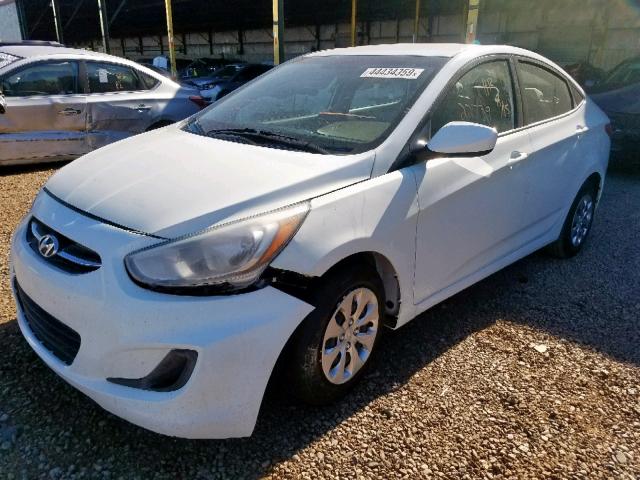 KMHCT4AE1GU013375 - 2016 HYUNDAI ACCENT SE WHITE photo 2