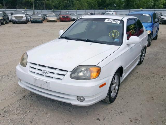 KMHCG35C65U359569 - 2005 HYUNDAI ACCENT GS WHITE photo 2