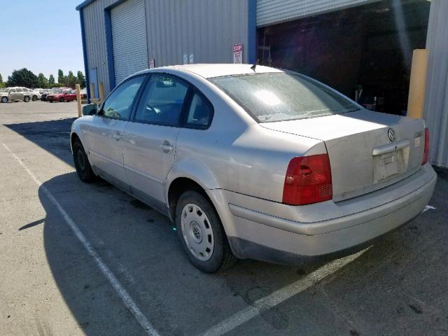 WVWMA23B4YE389263 - 2000 VOLKSWAGEN PASSAT GLS GRAY photo 3