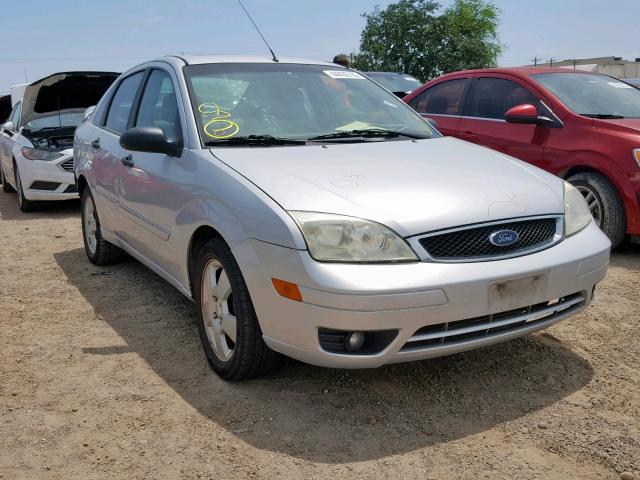 1FAHP34N67W140038 - 2007 FORD FOCUS ZX4 SILVER photo 1