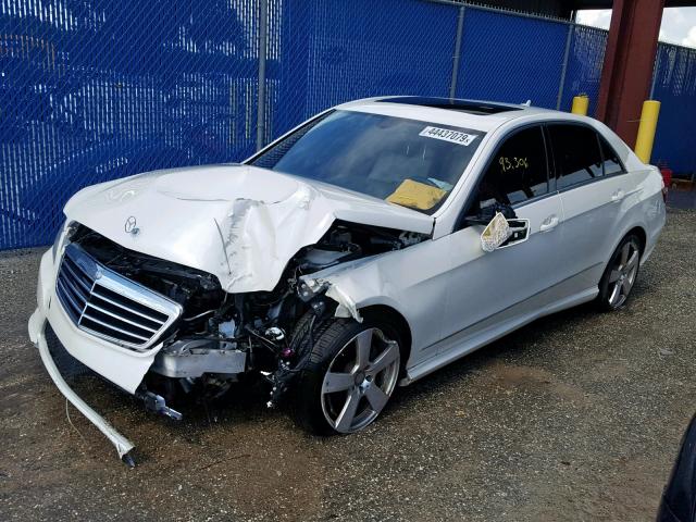 WDDHF5GB4BA382588 - 2011 MERCEDES-BENZ E 350 WHITE photo 2