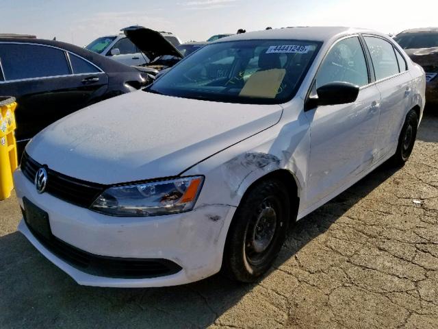 3VW2K7AJ6EM352939 - 2014 VOLKSWAGEN JETTA BASE WHITE photo 2