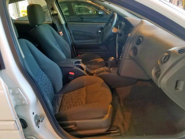 2G2WP522641164756 - 2004 PONTIAC GRAND PRIX WHITE photo 5