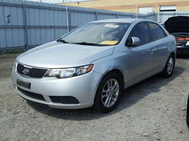 KNAFU4A28C5634084 - 2012 KIA FORTE EX SILVER photo 2