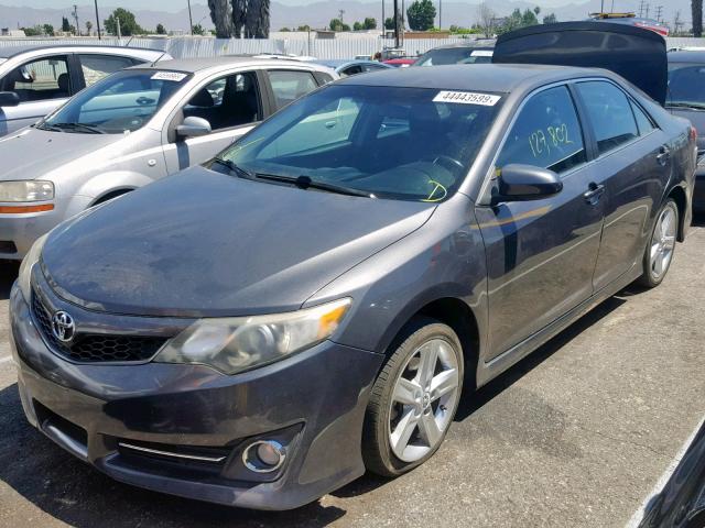 4T1BF1FK5CU157473 - 2012 TOYOTA CAMRY BASE GRAY photo 2