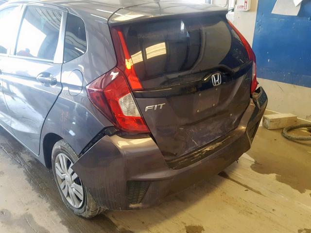 3HGGK5G55HM704843 - 2017 HONDA FIT LX GRAY photo 9