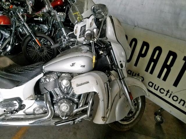 56KTRAAA6K3370736 - 2019 INDIAN MOTORCYCLE CO. ROADMASTER WHITE photo 5