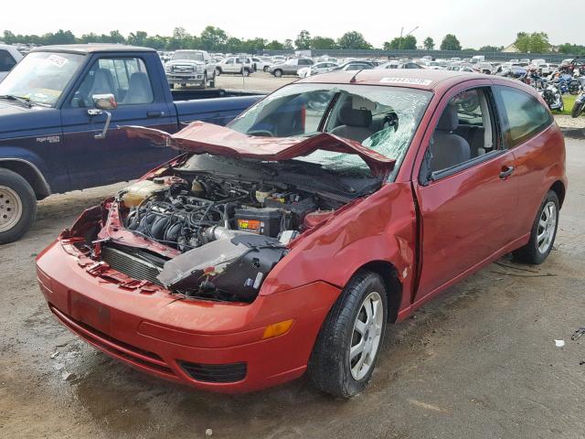 3FAFP31N85R122748 - 2005 FORD FOCUS ZX3 RED photo 2