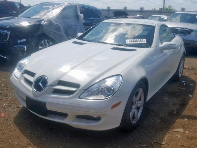 WDBWK54FX7F145570 - 2007 MERCEDES-BENZ SLK 280 WHITE photo 2