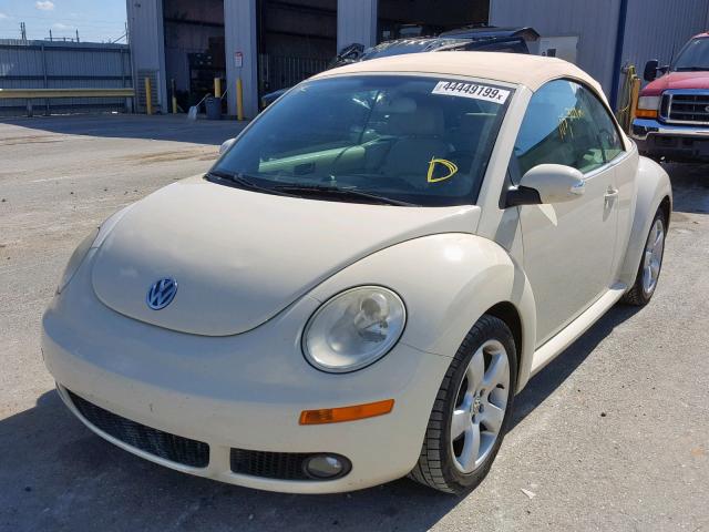 3VWSF31Y26M309002 - 2006 VOLKSWAGEN NEW BEETLE Braun Foto 2