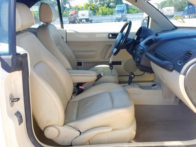 3VWSF31Y26M309002 - 2006 VOLKSWAGEN NEW BEETLE Braun Foto 5