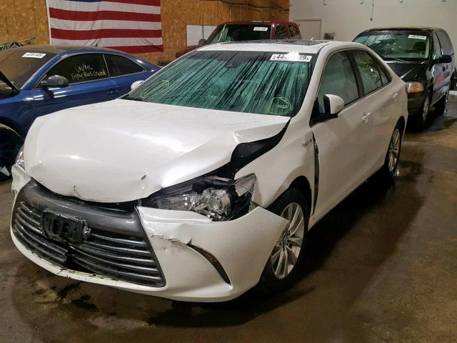 4T1BD1FK3HU221491 - 2017 TOYOTA CAMRY HYBR WHITE photo 2