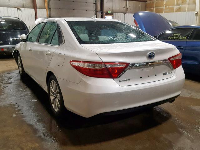 4T1BD1FK3HU221491 - 2017 TOYOTA CAMRY HYBR WHITE photo 3