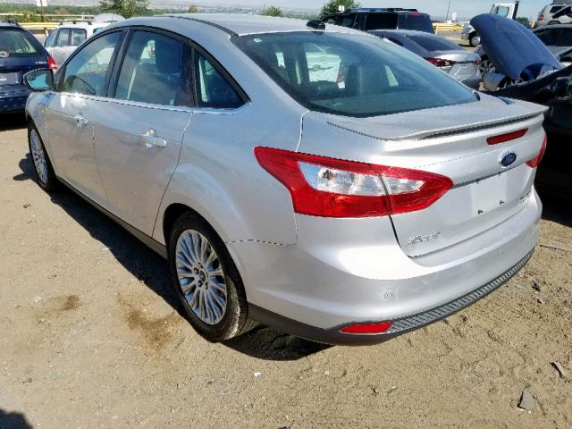 1FAHP3J2XCL386211 - 2012 FORD FOCUS TITA SILVER photo 3