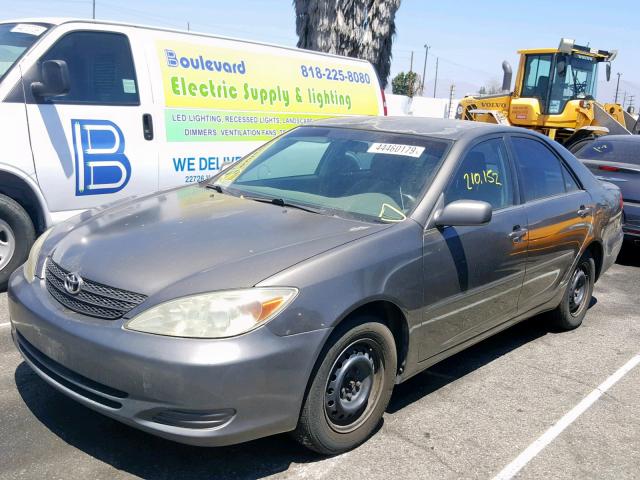 4T1BE32K23U760000 - 2003 TOYOTA CAMRY LE GRAY photo 2