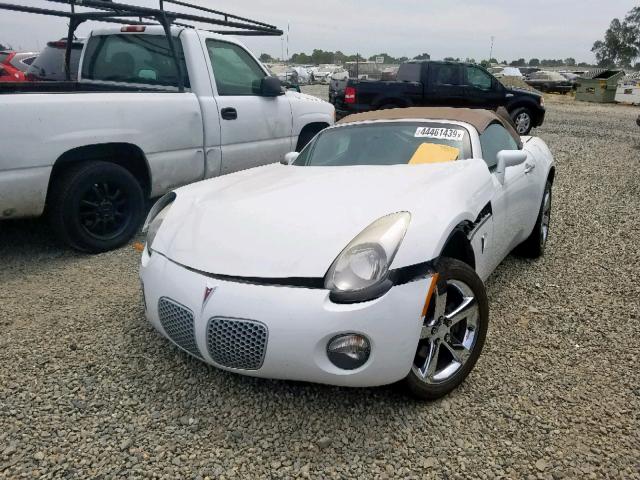 1G2MB35B07Y109291 - 2007 PONTIAC SOLSTICE WHITE photo 2