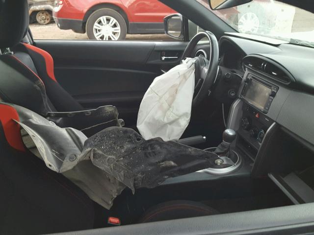 JF1ZNAA1XF8712330 - 2015 TOYOTA SCION FR-S WHITE photo 5