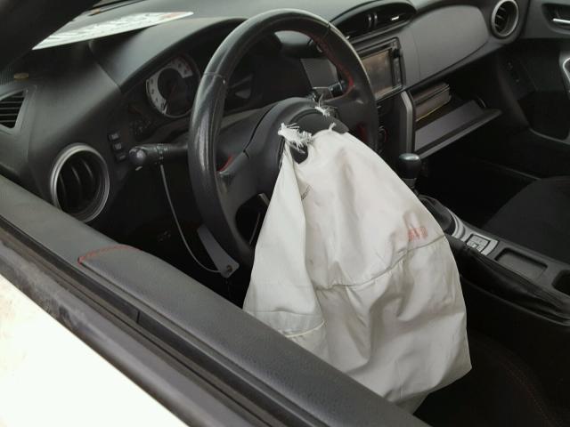 JF1ZNAA1XF8712330 - 2015 TOYOTA SCION FR-S WHITE photo 8