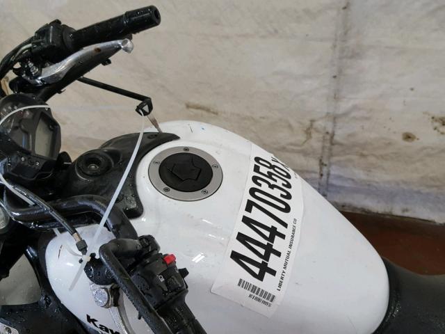 JKAENEB11FDA04390 - 2015 KAWASAKI EN650 B 白色 照片 5