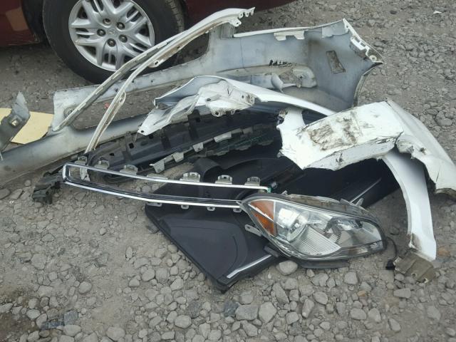 1G1ZC5E1XBF219554 - 2011 CHEVROLET MALIBU 1LT WHITE photo 9