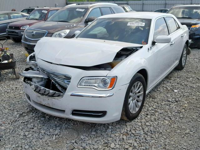 2C3CCAAGXEH243716 - 2014 CHRYSLER 300 WHITE photo 2