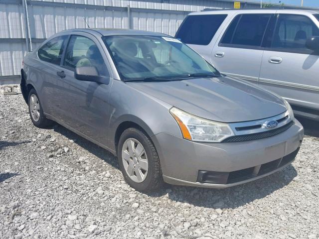 1FAHP32N28W261248 - 2008 FORD FOCUS S/SE SILVER photo 1