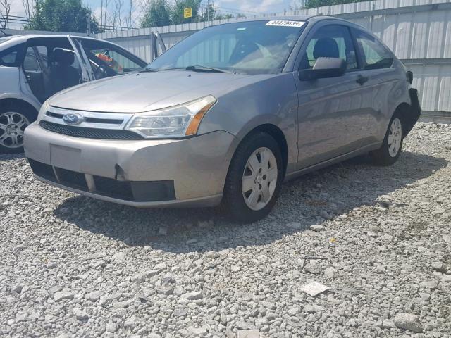 1FAHP32N28W261248 - 2008 FORD FOCUS S/SE SILVER photo 2