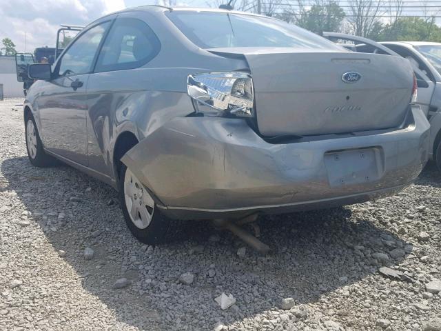 1FAHP32N28W261248 - 2008 FORD FOCUS S/SE SILVER photo 3