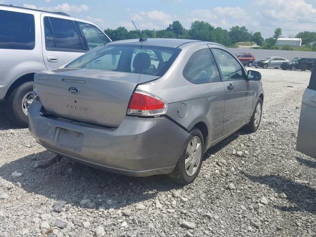 1FAHP32N28W261248 - 2008 FORD FOCUS S/SE SILVER photo 4