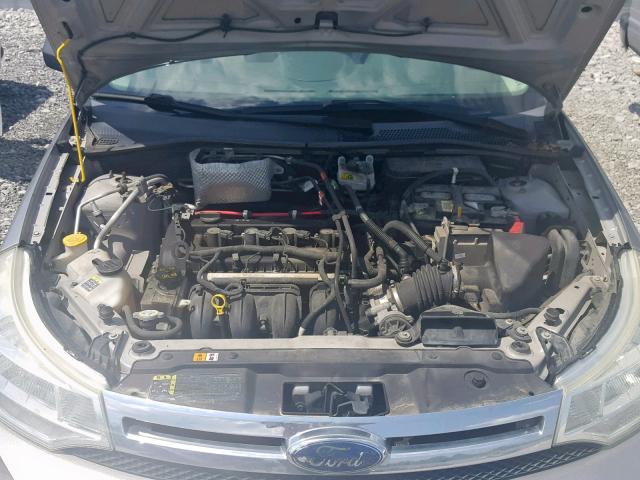 1FAHP32N28W261248 - 2008 FORD FOCUS S/SE SILVER photo 7