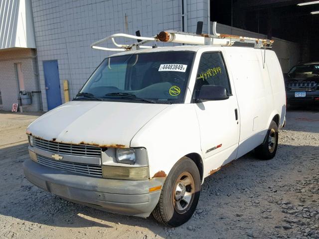 1GCDL19W81B146738 - 2001 CHEVROLET ASTRO WHITE photo 2