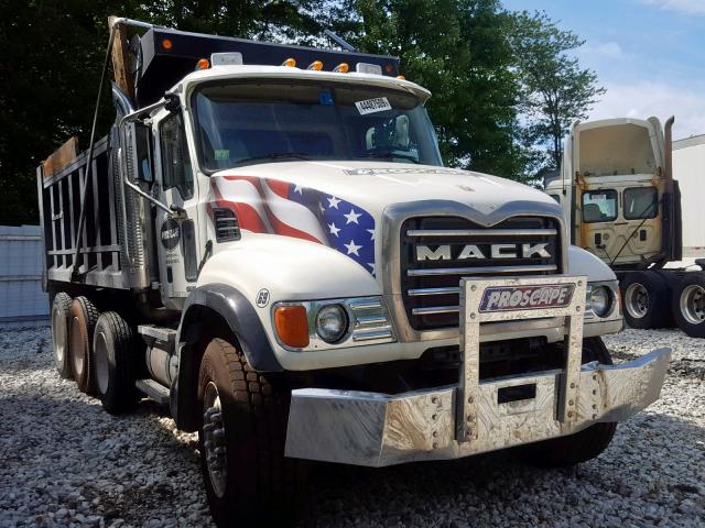 1M2AG11CX5M018578 - 2005 MACK 700 CV700 WHITE photo 1