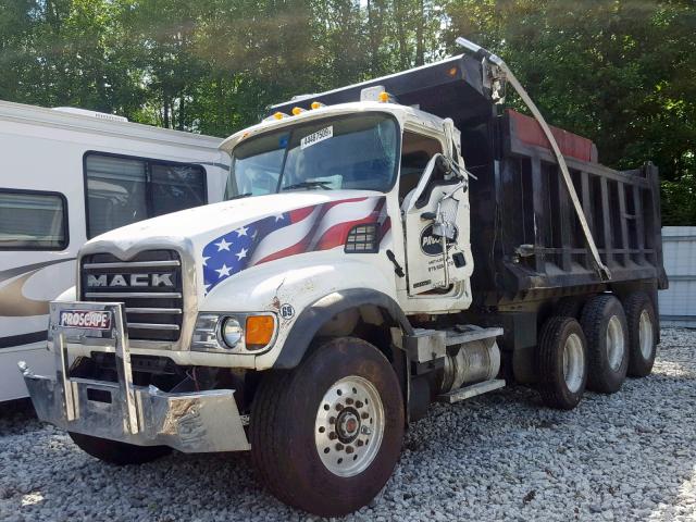 1M2AG11CX5M018578 - 2005 MACK 700 CV700 WHITE photo 2