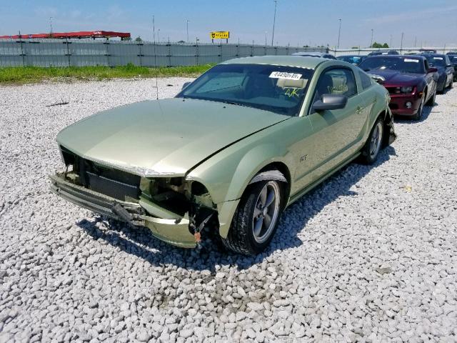 1ZVFT82H965125803 - 2006 FORD MUSTANG GT GREEN photo 2