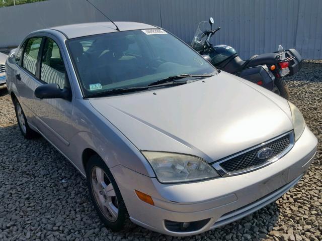 1FAHP34N25W291780 - 2005 FORD FOCUS ZX4 GRAY photo 1