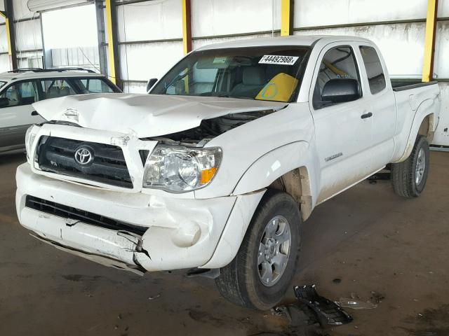 5TETU62N15Z136738 - 2005 TOYOTA TACOMA PRE WHITE photo 2