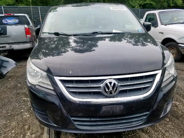 2V8HW34119R552457 - 2009 VOLKSWAGEN ROUTAN SE BLACK photo 9