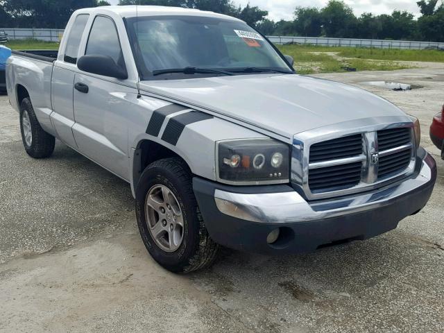 1D7HE42K45S149359 - 2005 DODGE DAKOTA SLT SILVER photo 1