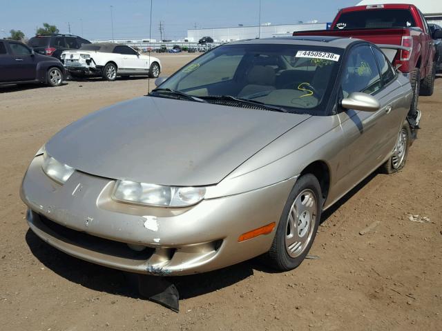 1G8ZY1274YZ136424 - 2000 SATURN SC2 GOLD photo 2