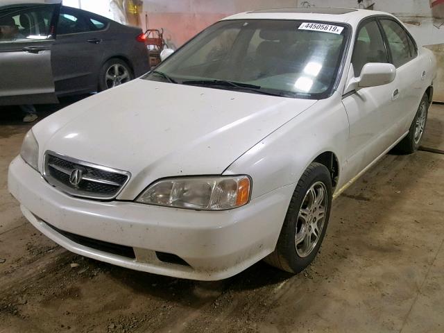 19UUA5660YA060052 - 2000 ACURA 3.2TL WHITE photo 2