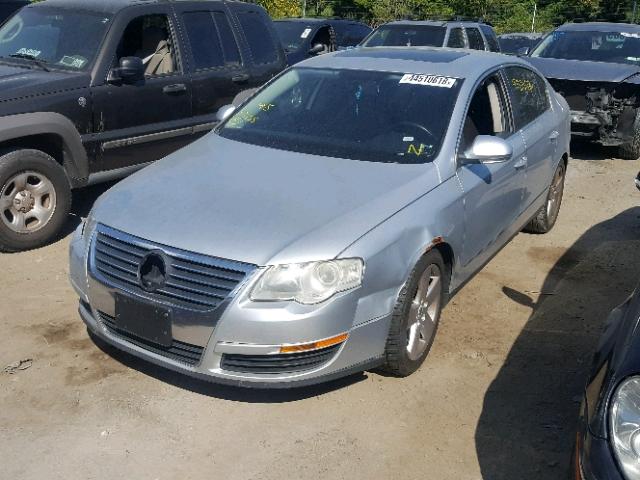 WVWAK73C28P017785 - 2008 VOLKSWAGEN PASSAT KOM SILVER photo 2