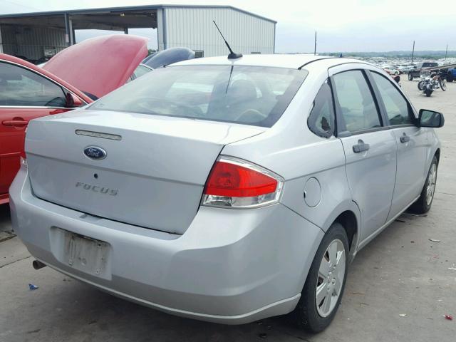 1FAHP34NX8W292941 - 2008 FORD FOCUS S/SE SILVER photo 4